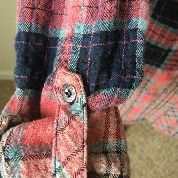 Miss Me Red Plaid Wrinkle Crochet Shirt size S - Picture 4 of 6